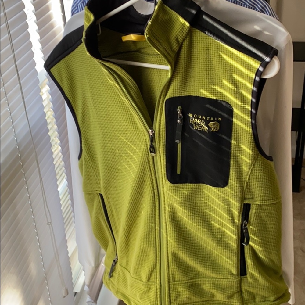Men’s mountain hardwear textured vest
